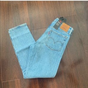 Levis wedgie icon premium light wash 27 BNWT